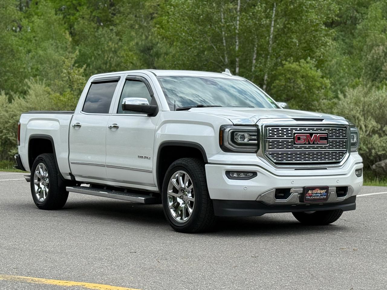 GMC Sierra 1500 4WD Crew Cab 143.5" Denali 2017