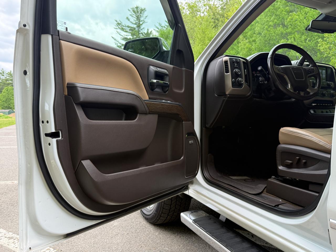 GMC Sierra 1500 4WD Crew Cab 143.5" Denali 2017
