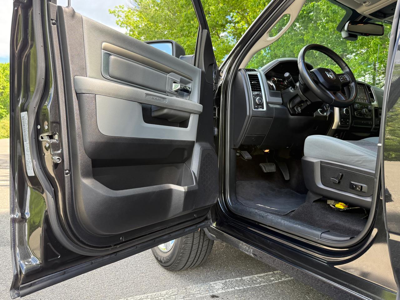 RAM 1500 Big Horn 4x4 Crew Cab 5'7" Box 2018