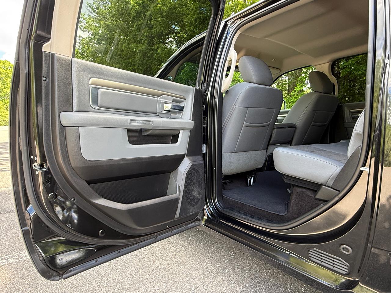 RAM 1500 Big Horn 4x4 Crew Cab 5'7" Box 2018