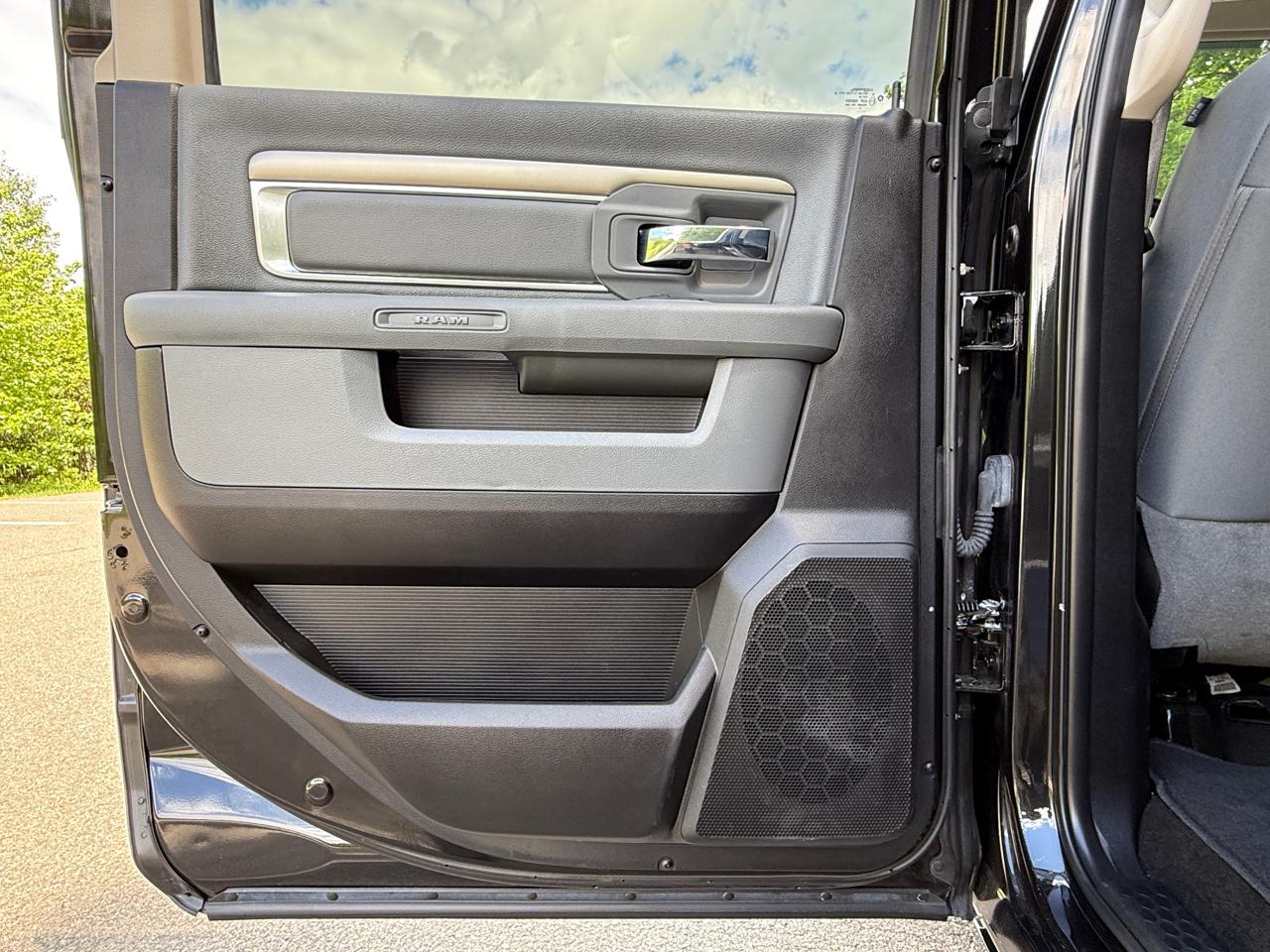 RAM 1500 Big Horn 4x4 Crew Cab 5'7" Box 2018