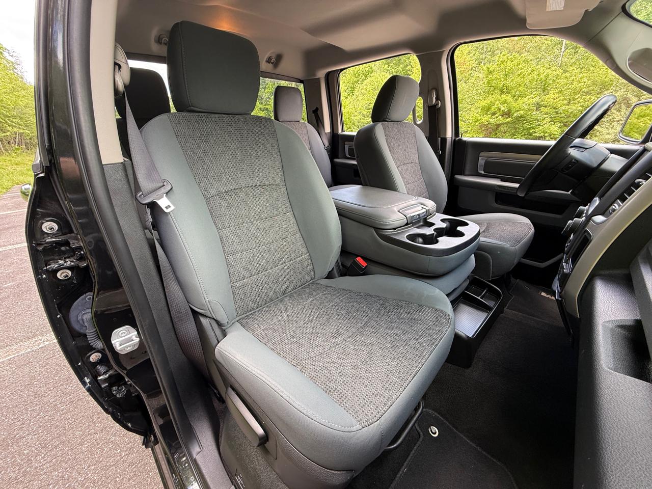 RAM 1500 Big Horn 4x4 Crew Cab 5'7" Box 2018
