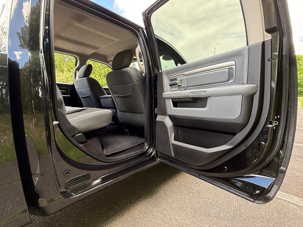 RAM 1500 Big Horn 4x4 Crew Cab 5'7" Box 2018