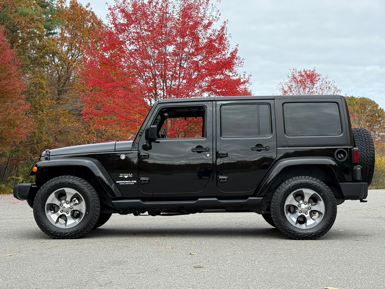 Jeep Wrangler Unlimited Sahara 4x4 2017 Jeep Wrangler Unlimited Sahara 4x4 2017