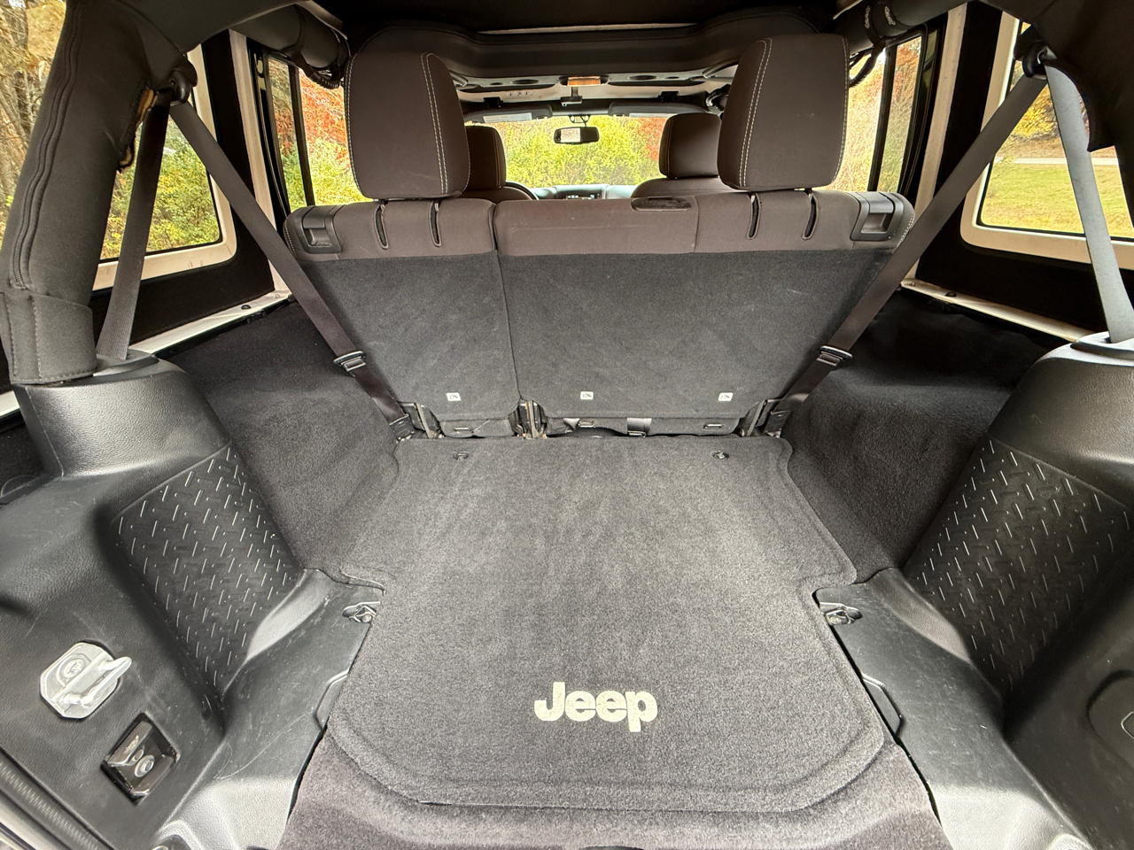 Jeep Wrangler Unlimited Sahara 4x4 2017 Jeep Wrangler Unlimited Sahara 4x4 2017