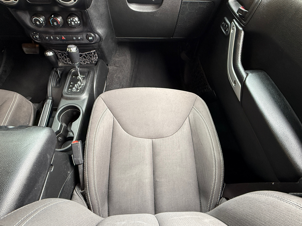 Jeep Wrangler Unlimited Sahara 4x4 2017 Jeep Wrangler Unlimited Sahara 4x4 2017