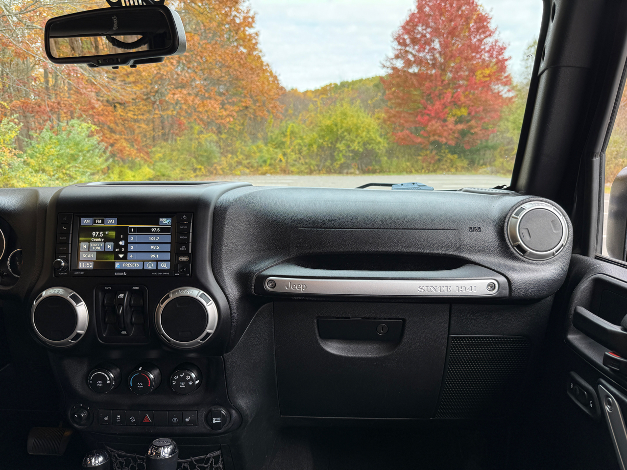 Jeep Wrangler Unlimited Sahara 4x4 2017 Jeep Wrangler Unlimited Sahara 4x4 2017