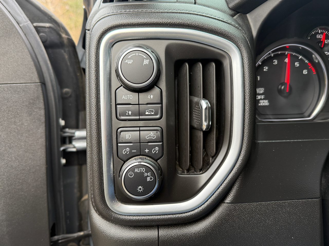 Chevrolet Silverado 1500 4WD Double Cab 147" RST 2019