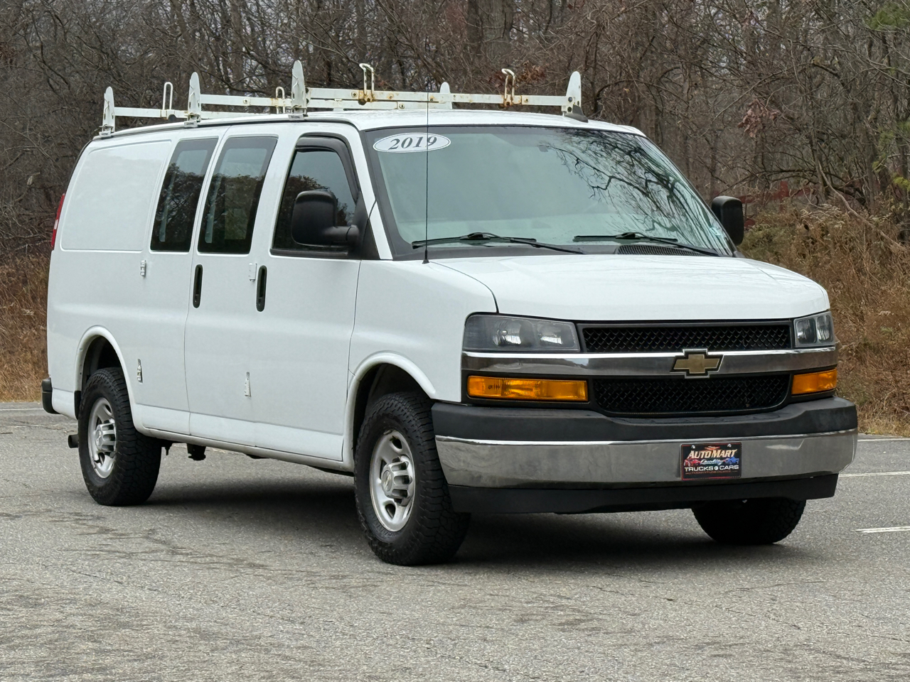 2019 Chevrolet Express Cargo Van 2500 photo 3