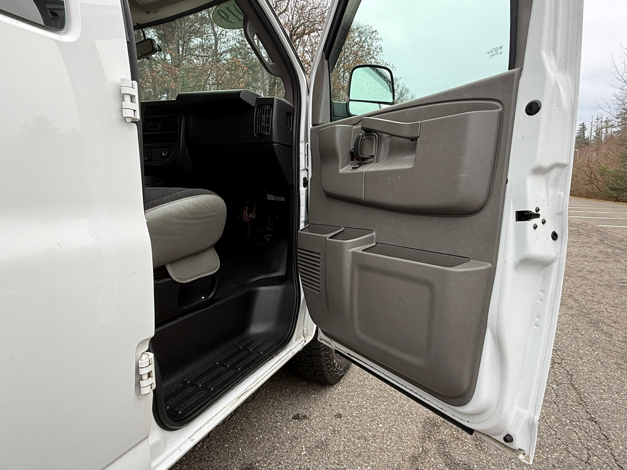 Chevrolet Express Cargo Van RWD 2500 135" 2019