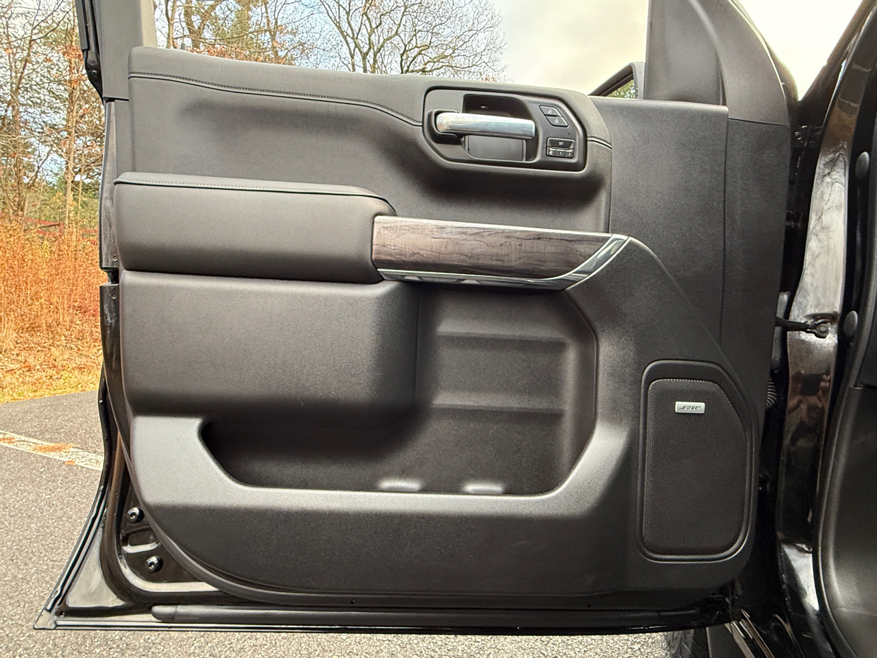 2021 Chevrolet Silverado 1500 LTZ photo 3