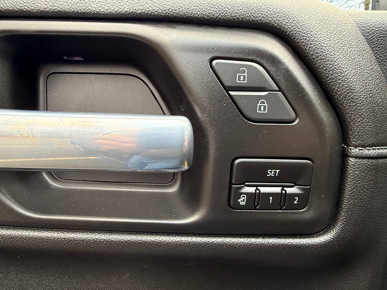 2021 Chevrolet Silverado 1500 LTZ photo 4