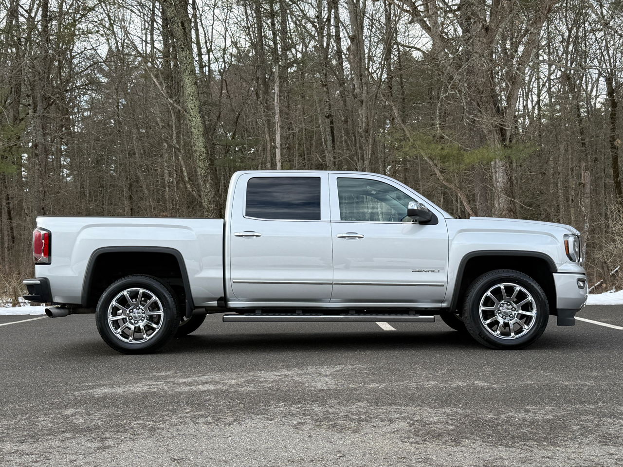 GMC Sierra 1500 4WD Crew Cab 143.5" Denali 2018