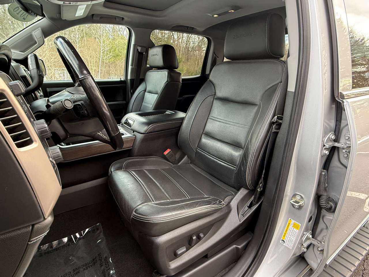 GMC Sierra 1500 4WD Crew Cab 143.5" Denali 2018