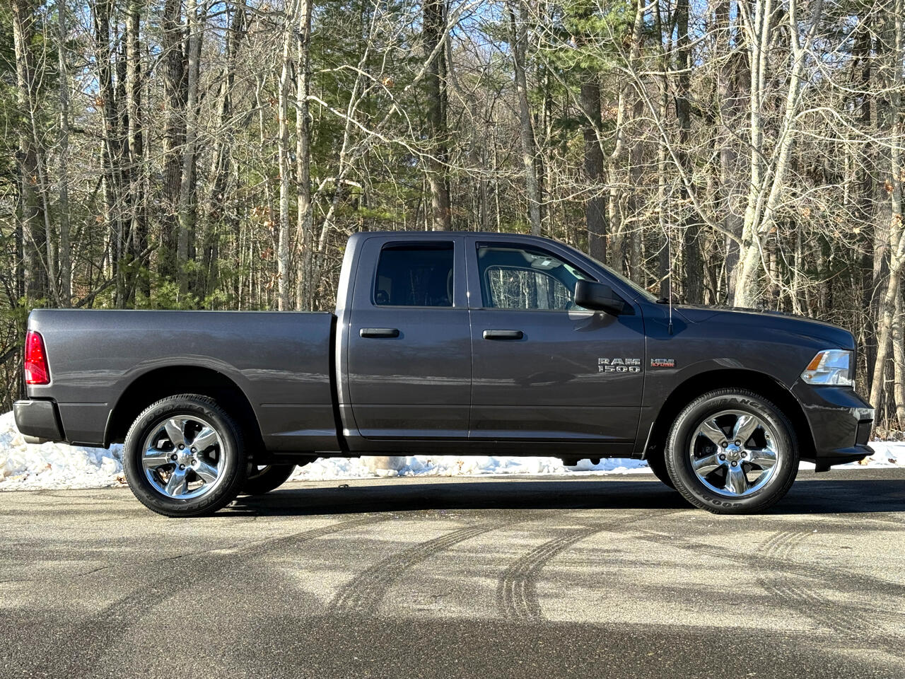 RAM 1500 Express 4x4 Quad Cab 6'4" Box 2017