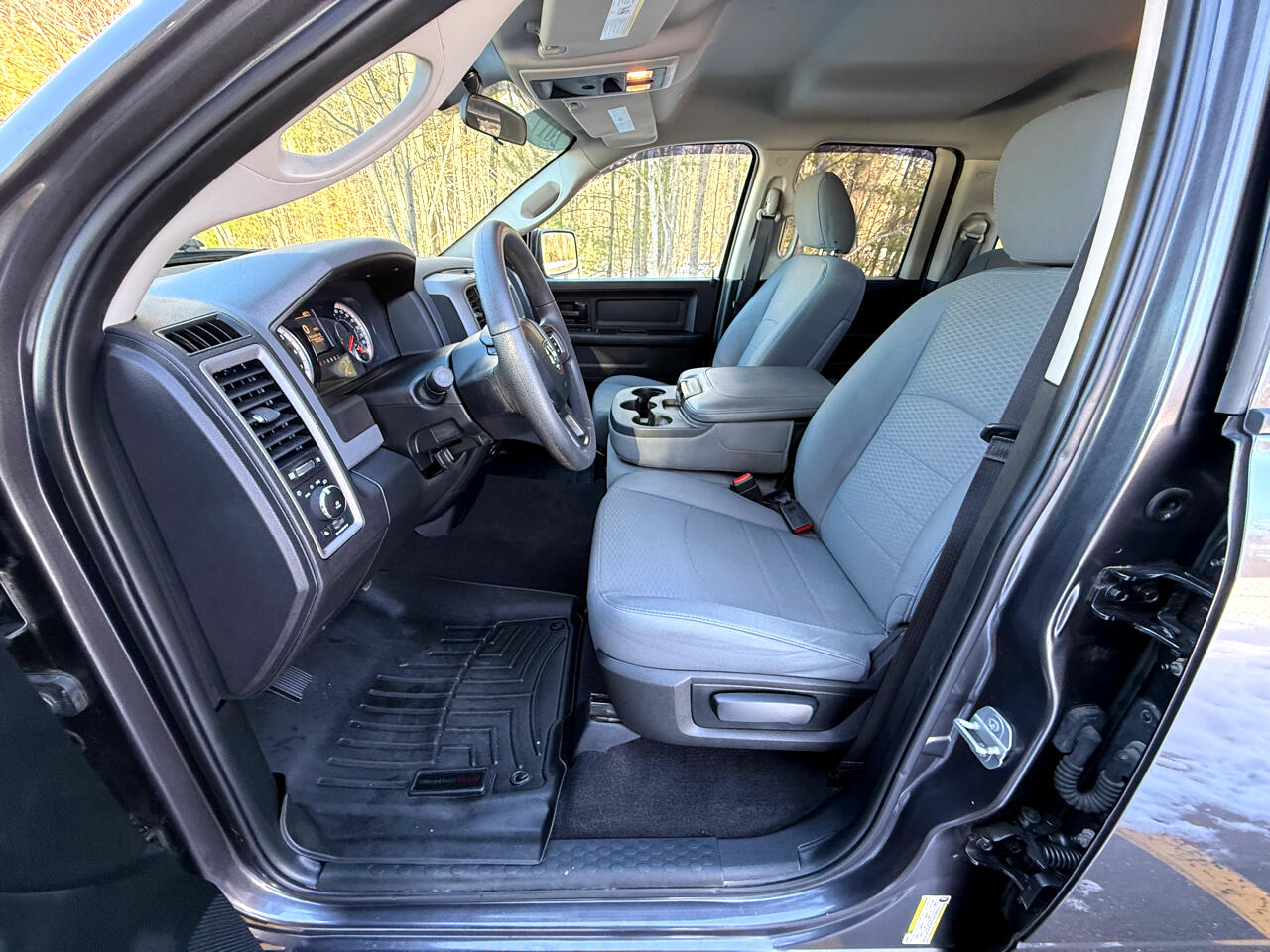 RAM 1500 Express 4x4 Quad Cab 6'4" Box 2017