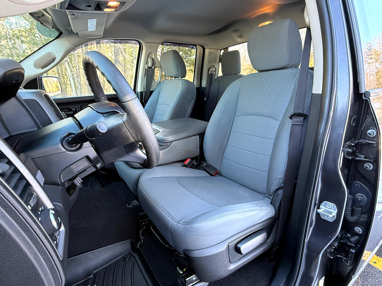 RAM 1500 Express 4x4 Quad Cab 6'4" Box 2017