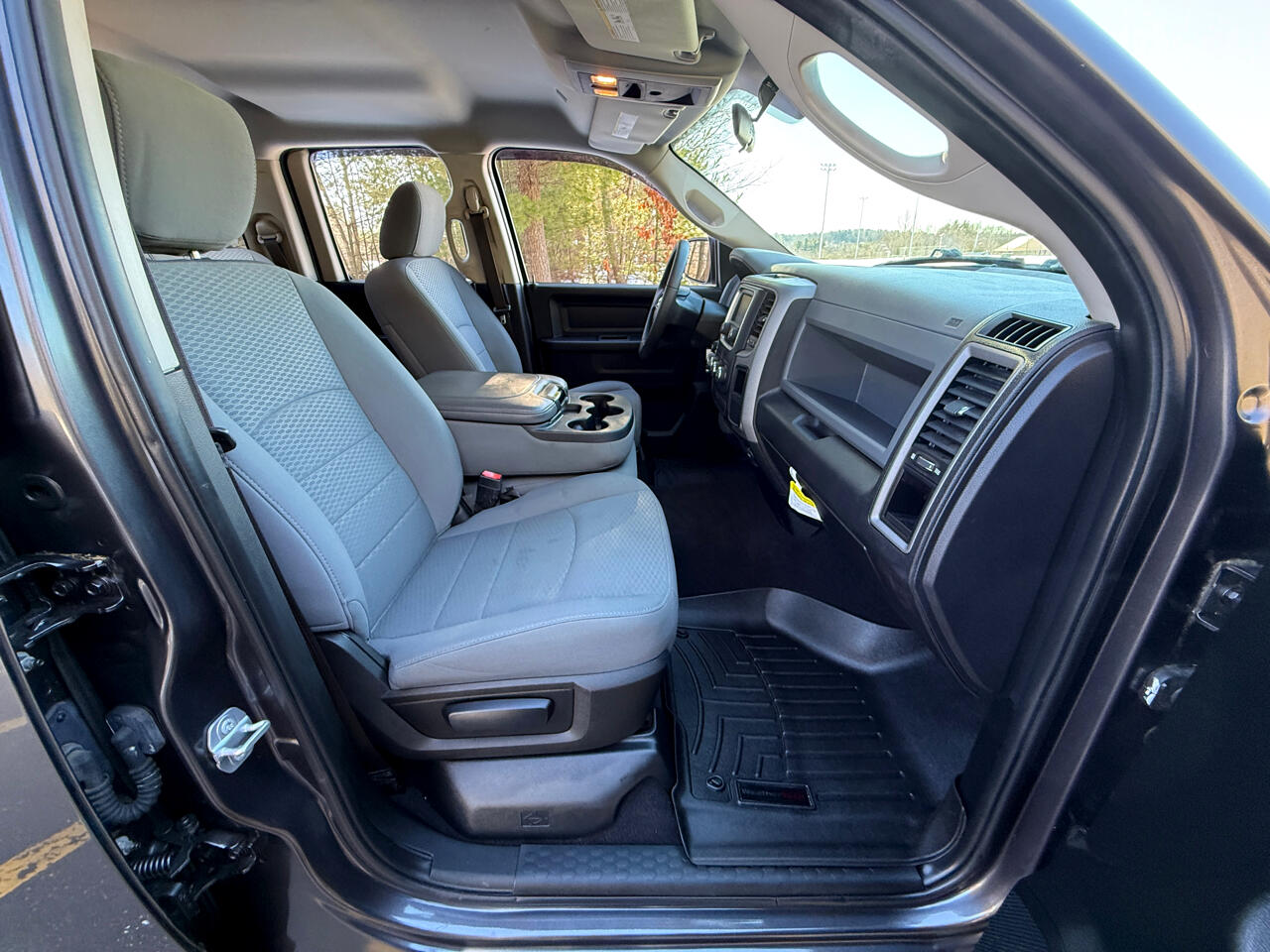 RAM 1500 Express 4x4 Quad Cab 6'4" Box 2017