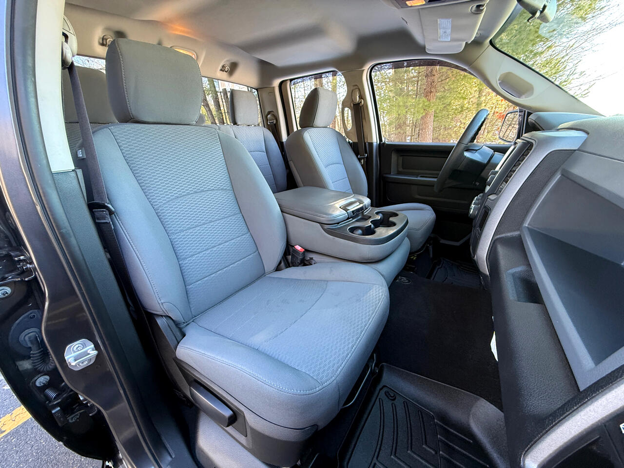 RAM 1500 Express 4x4 Quad Cab 6'4" Box 2017