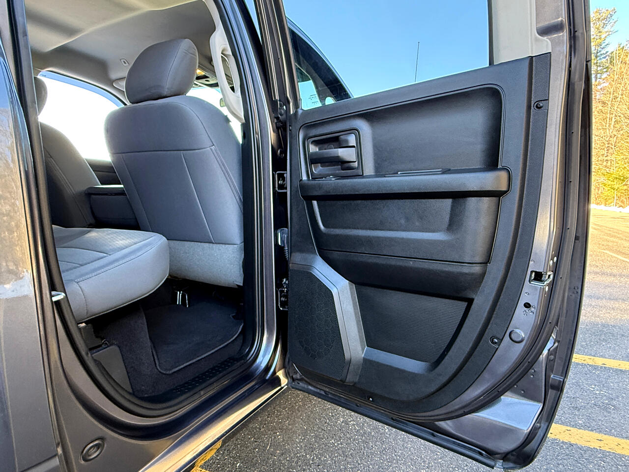 RAM 1500 Express 4x4 Quad Cab 6'4" Box 2017