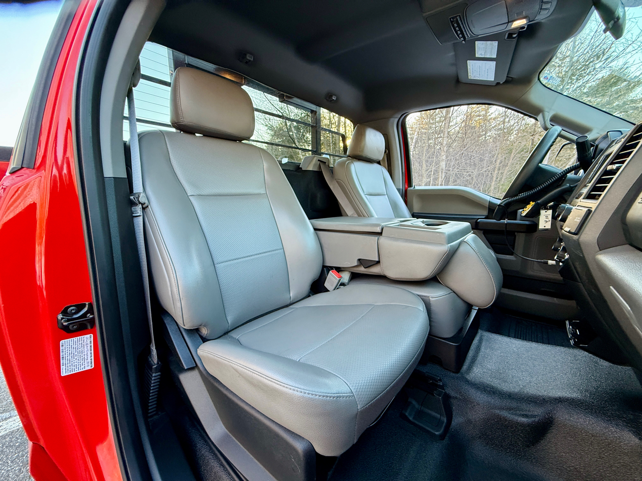 Ford Super Duty F-350 SRW XLT 4WD Reg Cab 8' Box 2018