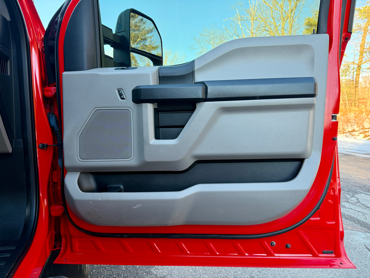 Ford Super Duty F-350 SRW XLT 4WD Reg Cab 8' Box 2018