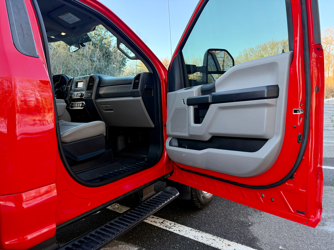 Ford Super Duty F-350 SRW XLT 4WD Reg Cab 8' Box 2018