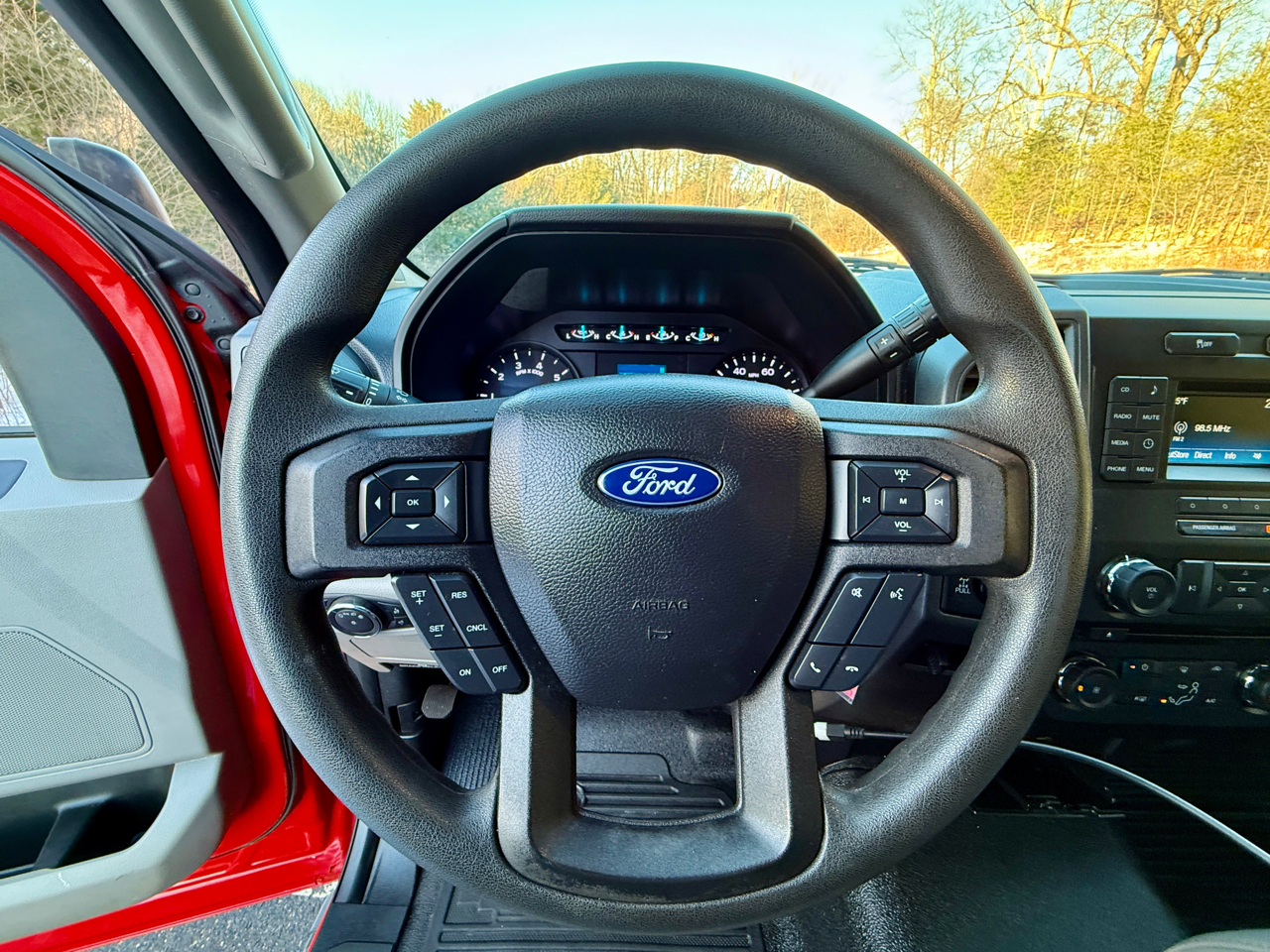 Ford Super Duty F-350 SRW XLT 4WD Reg Cab 8' Box 2018