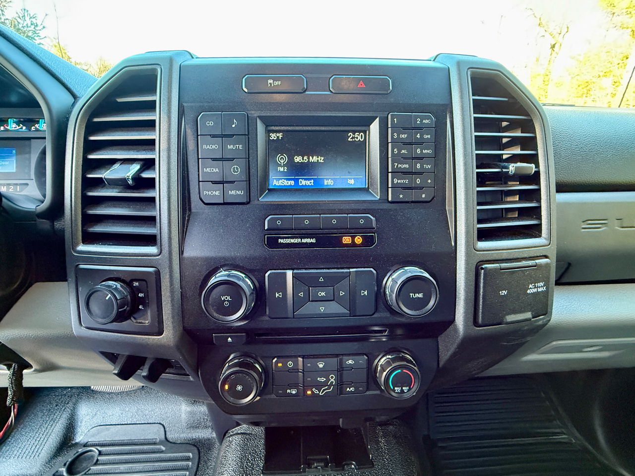 Ford Super Duty F-350 SRW XLT 4WD Reg Cab 8' Box 2018