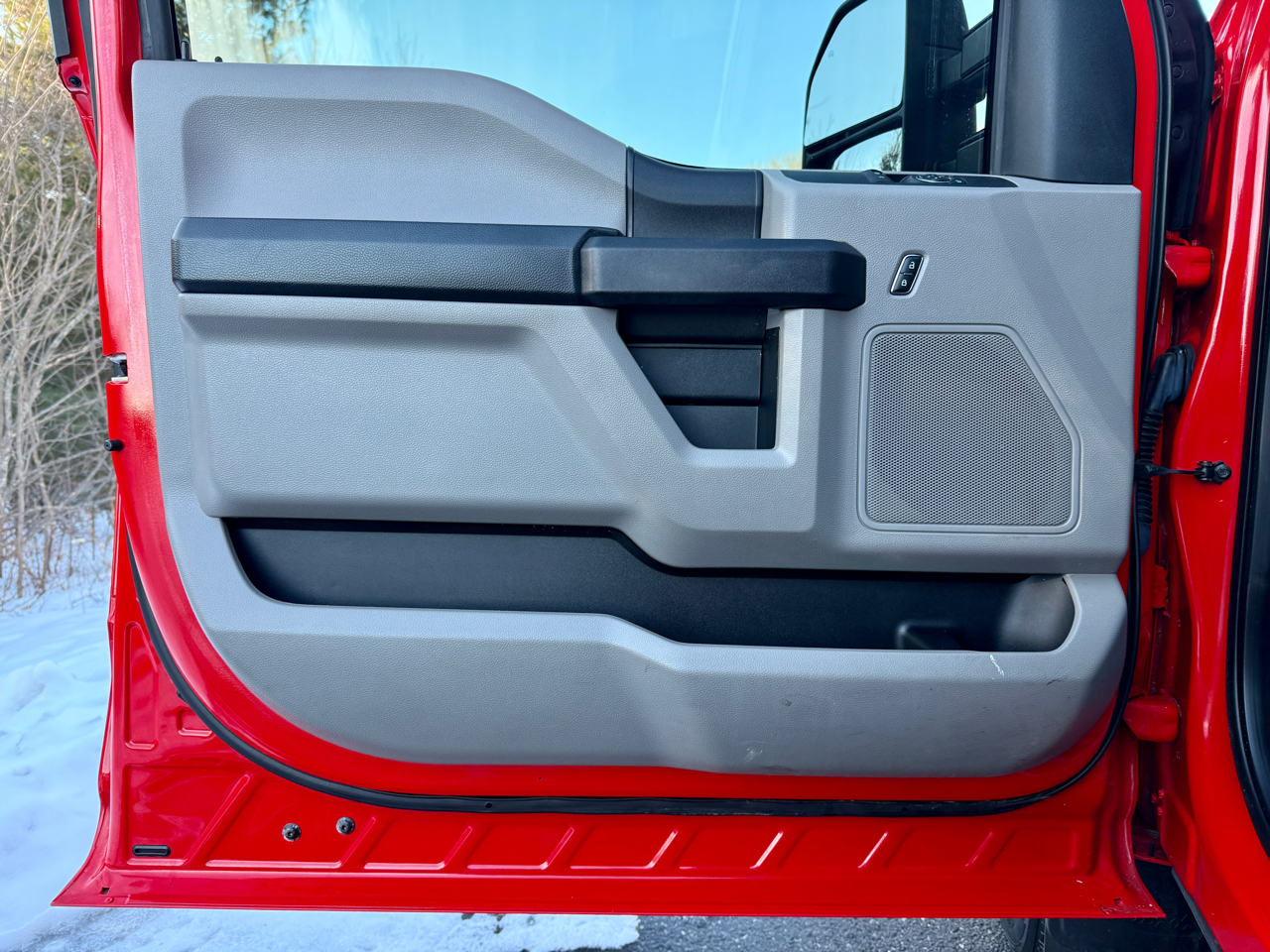 Ford Super Duty F-350 SRW XLT 4WD Reg Cab 8' Box 2018