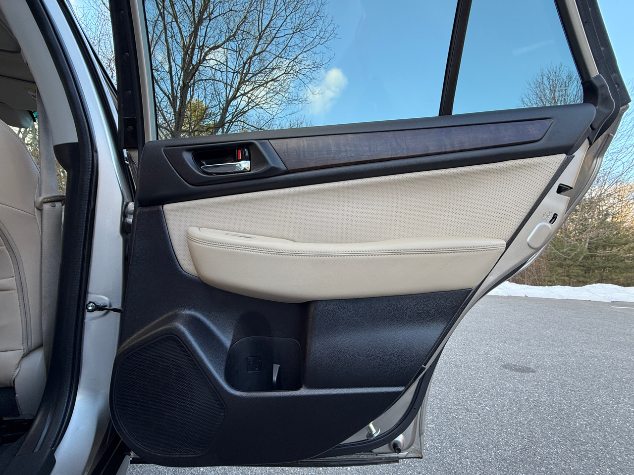 Subaru Outback 4dr Wgn 2.5i Limited PZEV 2016