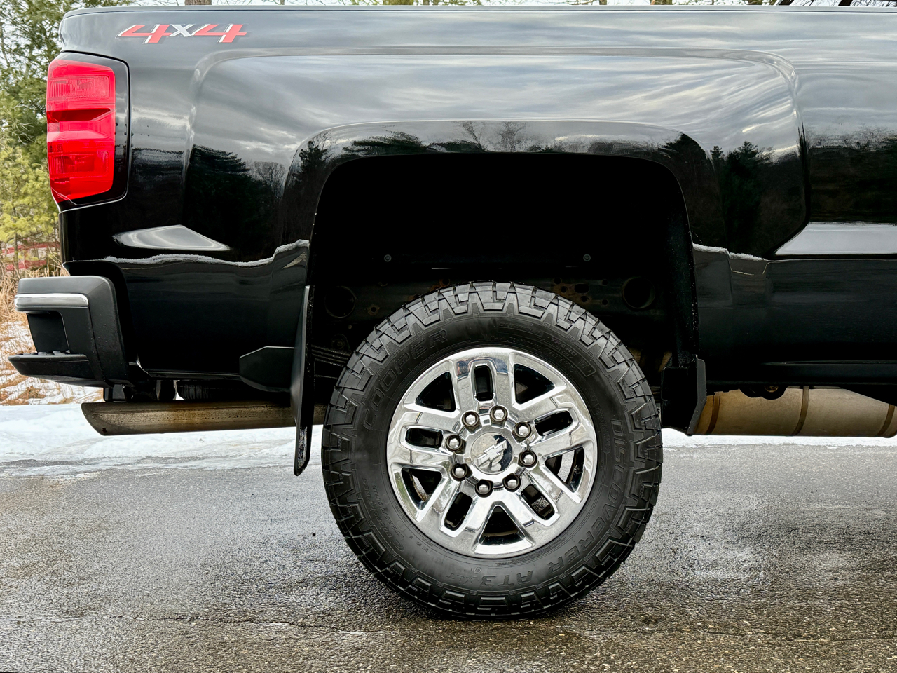 Chevrolet Silverado 2500HD 4WD Double Cab 144.2" LTZ 2018