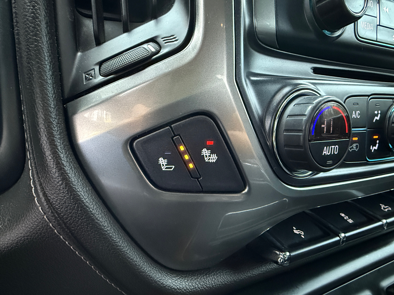 Chevrolet Silverado 2500HD 4WD Double Cab 144.2" LTZ 2018