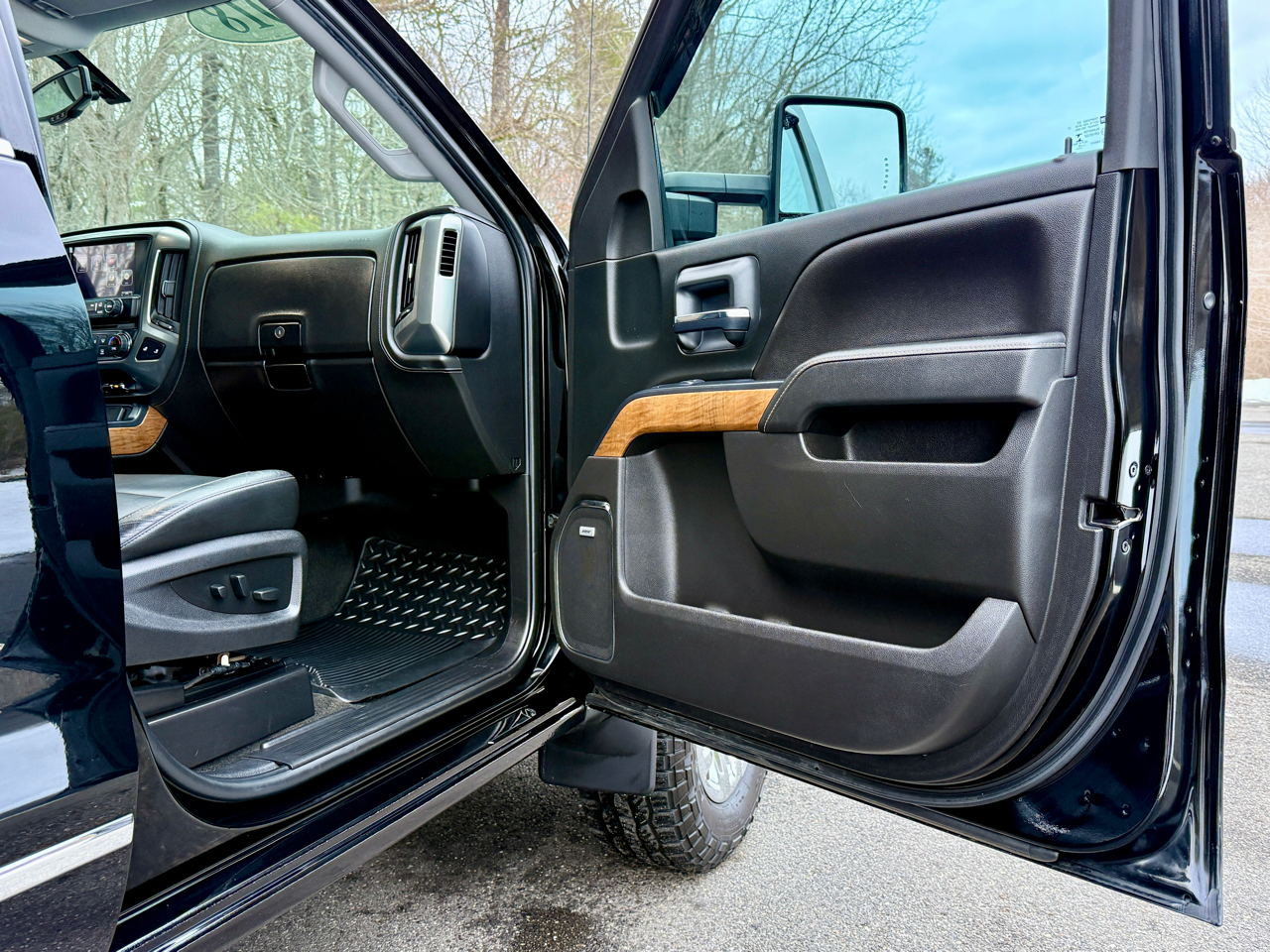 Chevrolet Silverado 2500HD 4WD Double Cab 144.2" LTZ 2018