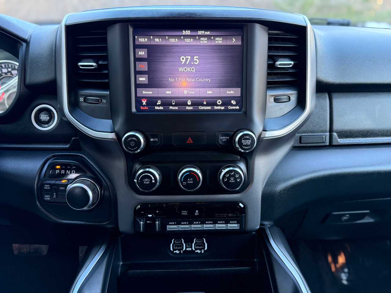 RAM 2500 Big Horn 4x4 Crew Cab 6'4" Box 2019