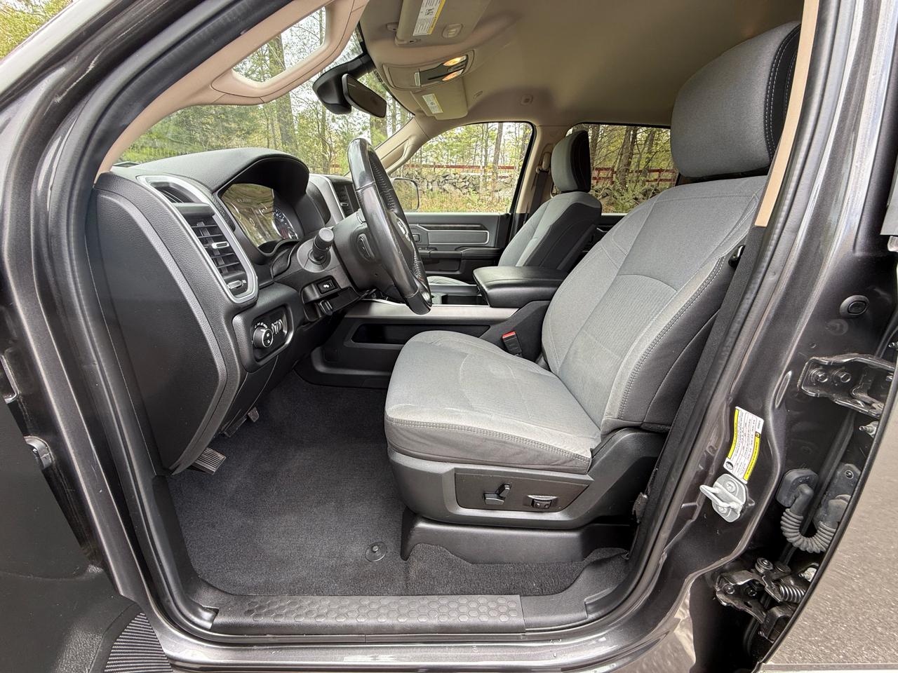 RAM 2500 Big Horn 4x4 Crew Cab 6'4" Box 2019