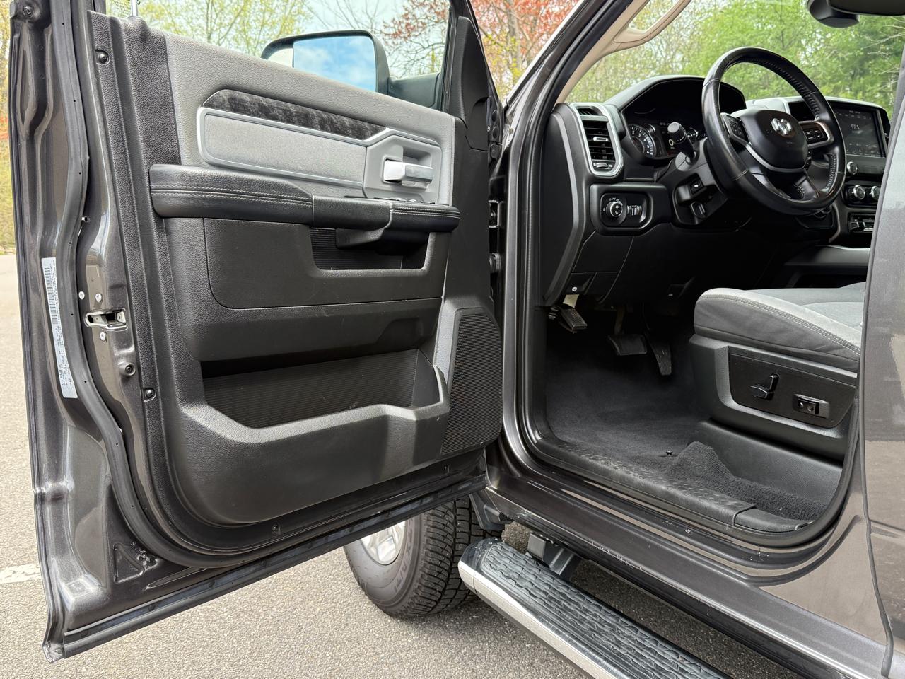 RAM 2500 Big Horn 4x4 Crew Cab 6'4" Box 2019