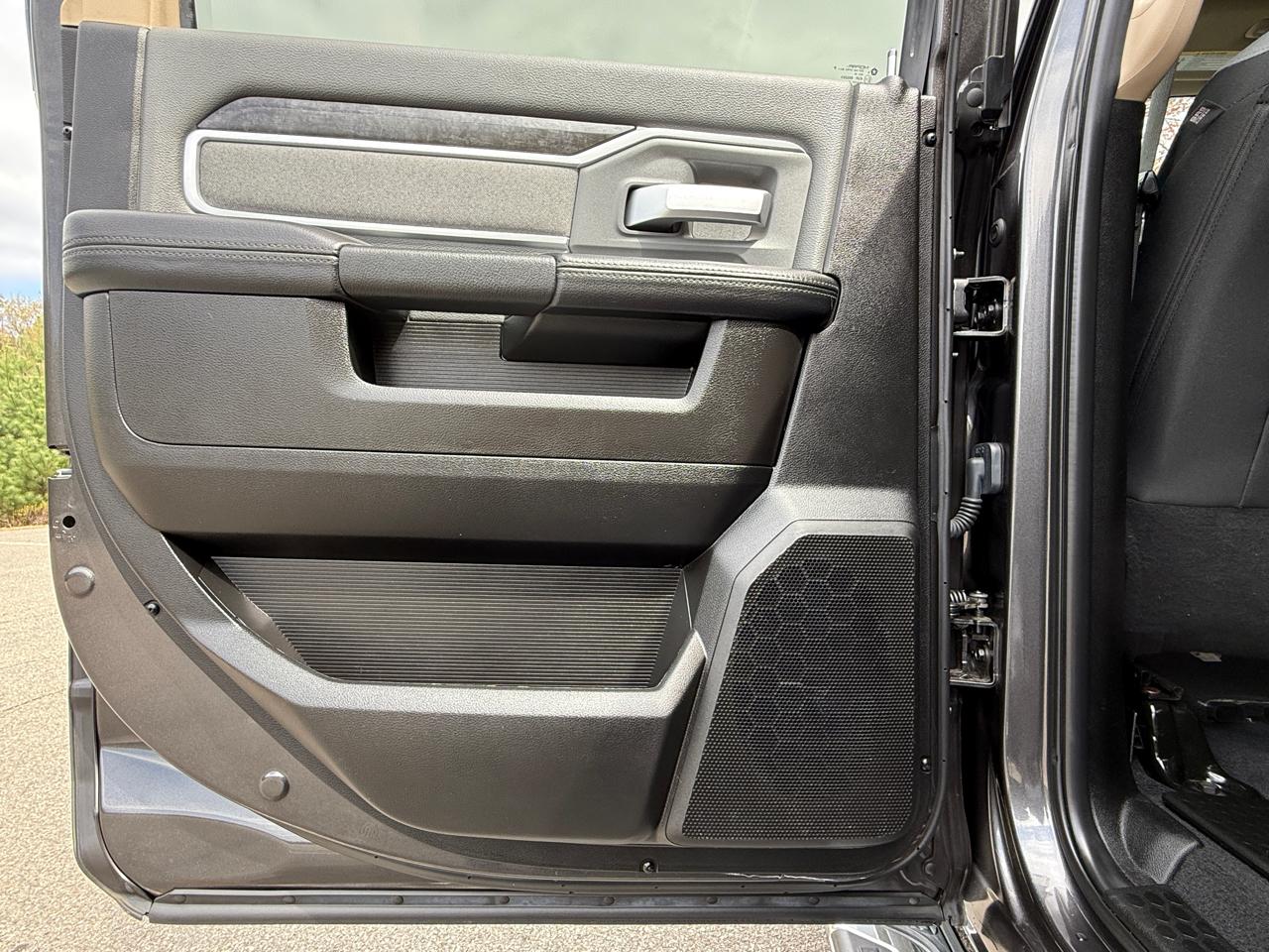 RAM 2500 Big Horn 4x4 Crew Cab 6'4" Box 2019