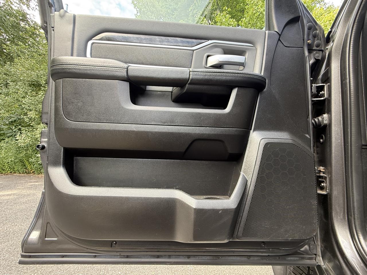 RAM 2500 Big Horn 4x4 Crew Cab 6'4" Box 2019