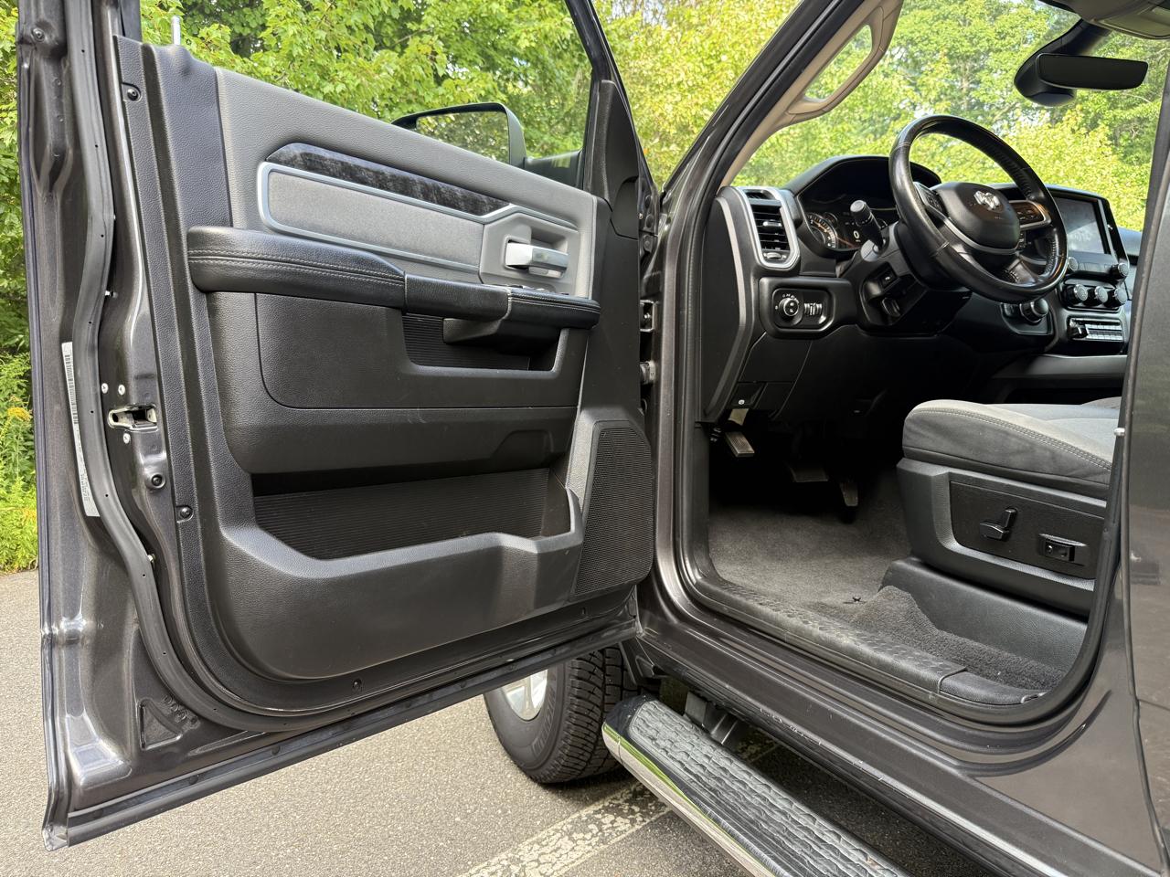 RAM 2500 Big Horn 4x4 Crew Cab 6'4" Box 2019