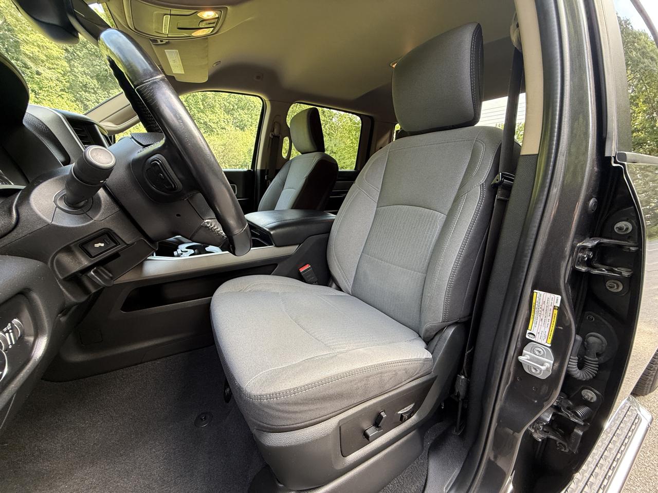 RAM 2500 Big Horn 4x4 Crew Cab 6'4" Box 2019