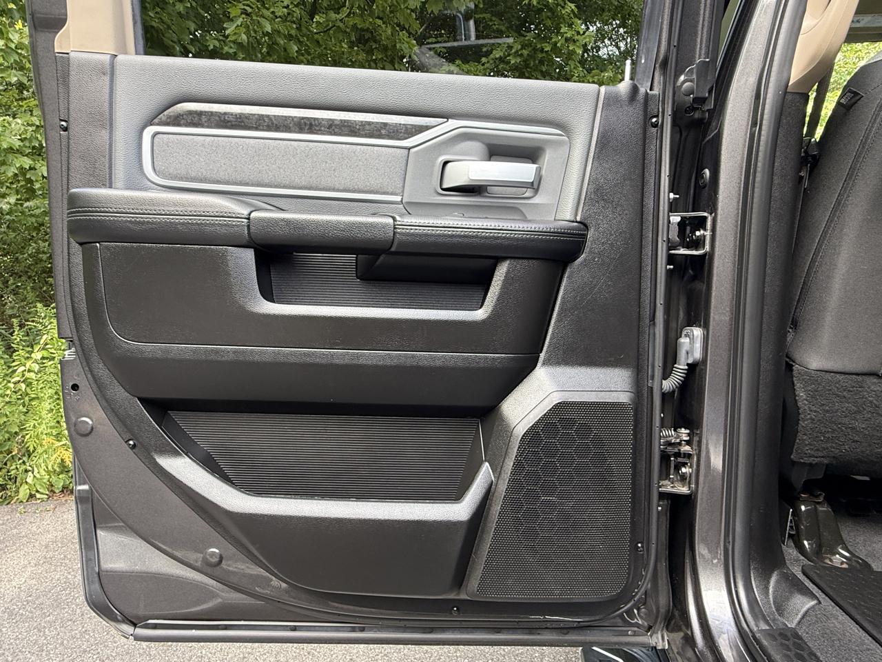 RAM 2500 Big Horn 4x4 Crew Cab 6'4" Box 2019