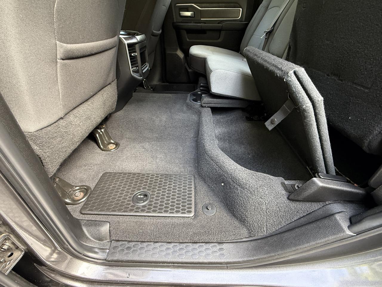 RAM 2500 Big Horn 4x4 Crew Cab 6'4" Box 2019