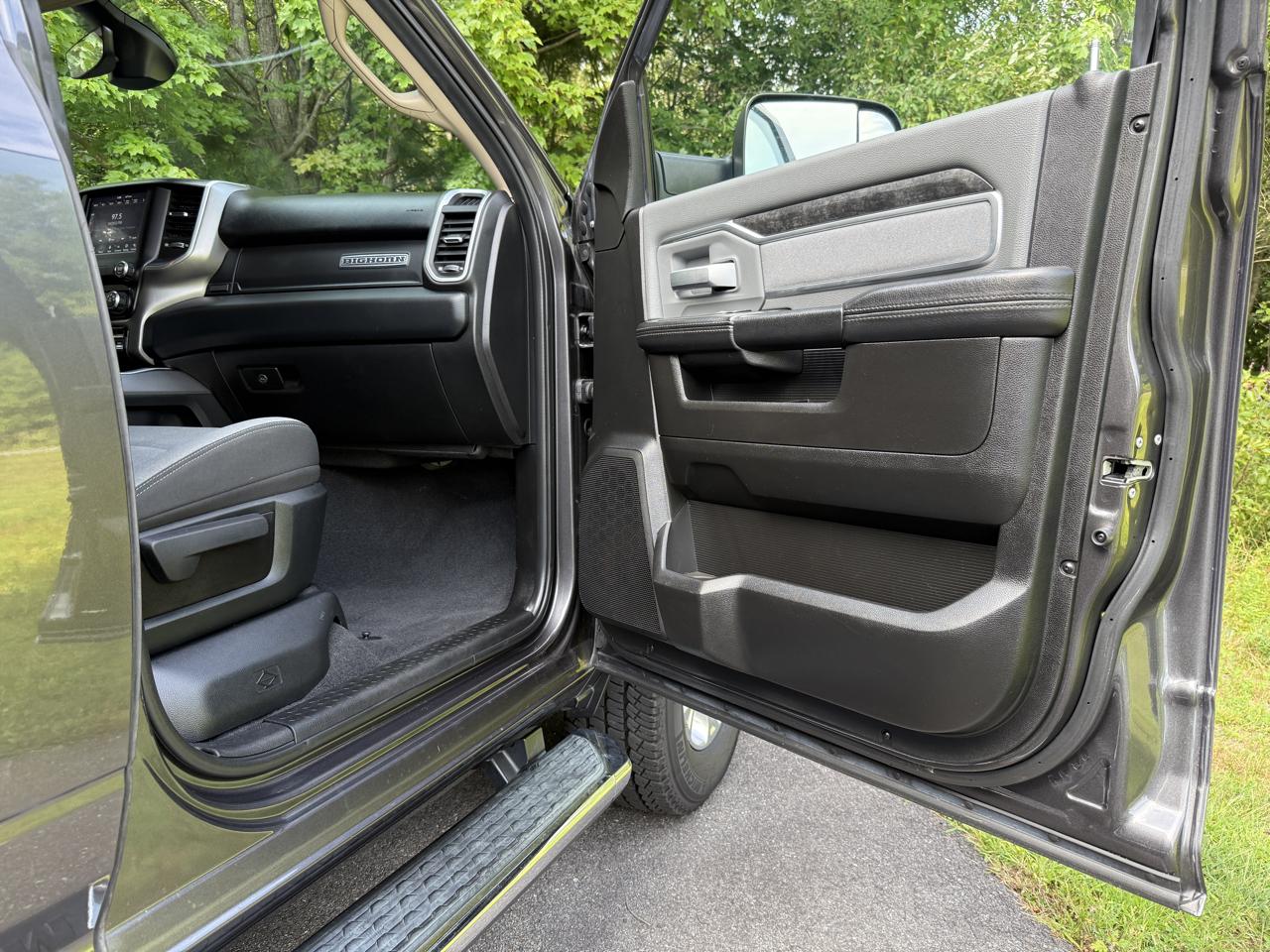 RAM 2500 Big Horn 4x4 Crew Cab 6'4" Box 2019