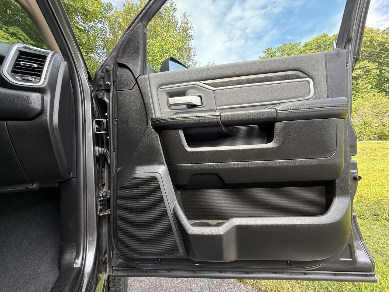RAM 2500 Big Horn 4x4 Crew Cab 6'4" Box 2019