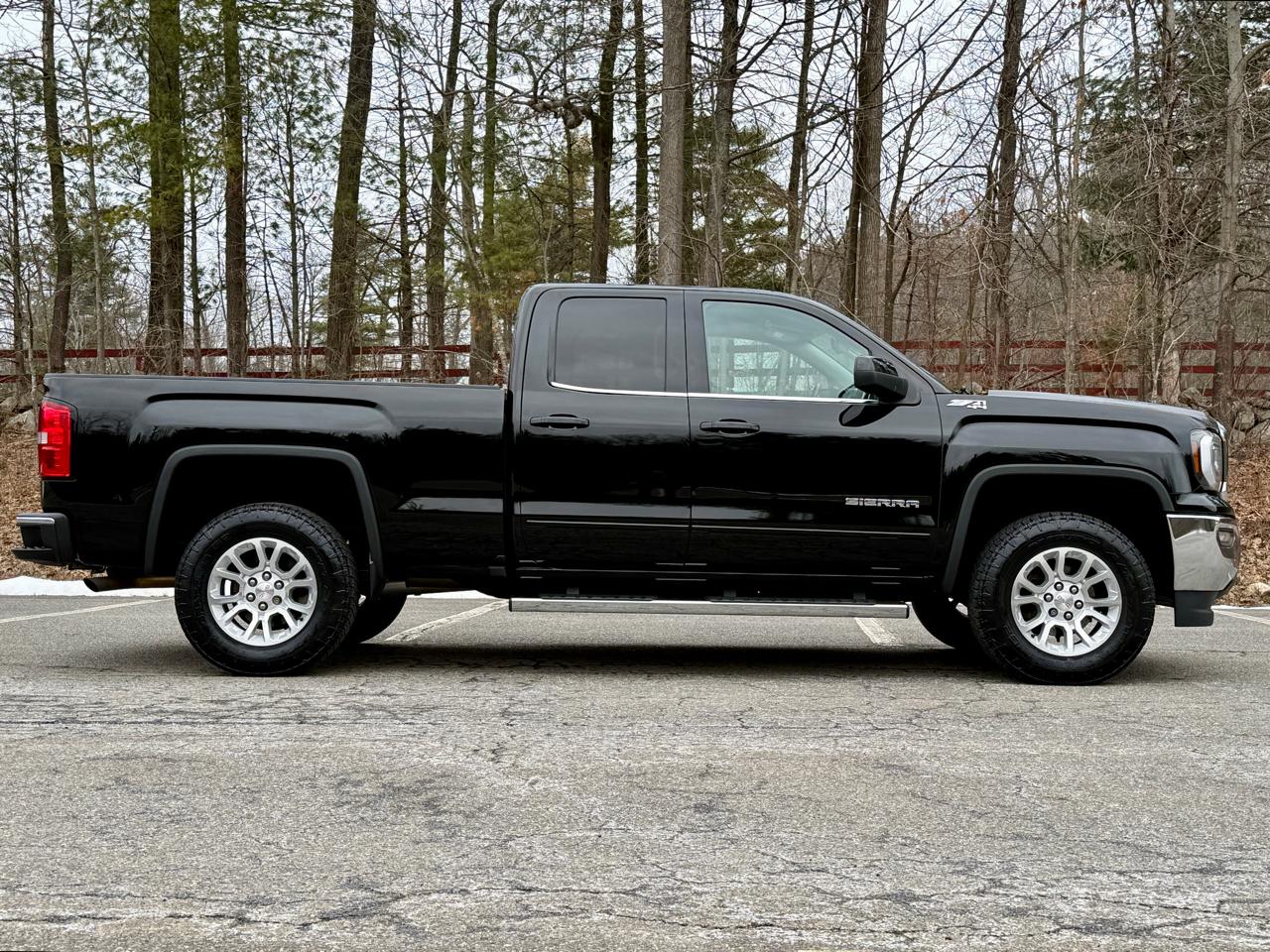 GMC Sierra 1500 4WD Double Cab 143.5" SLE 2018