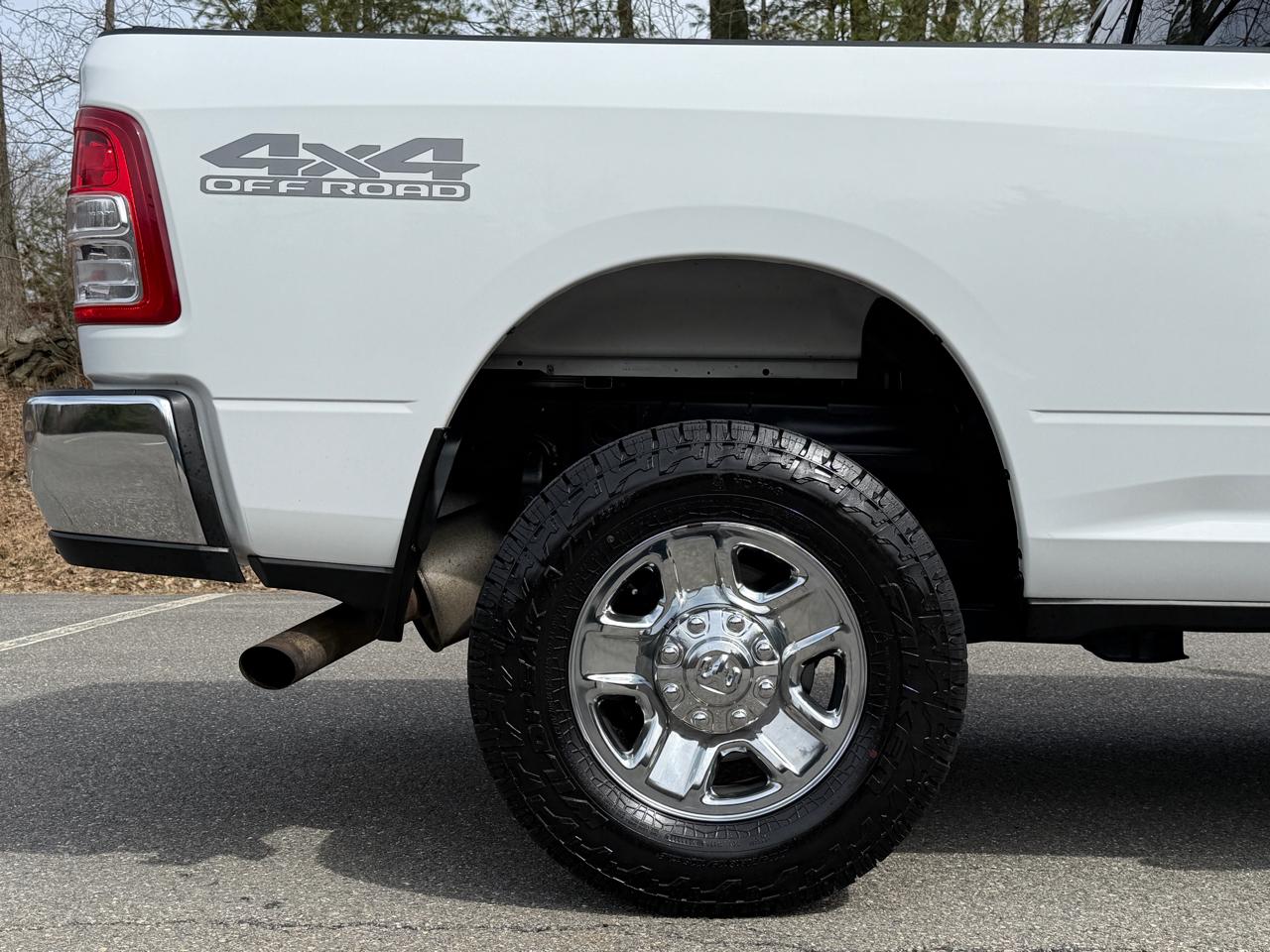 RAM 2500 Tradesman 4x4 Crew Cab 6'4" Box 2021