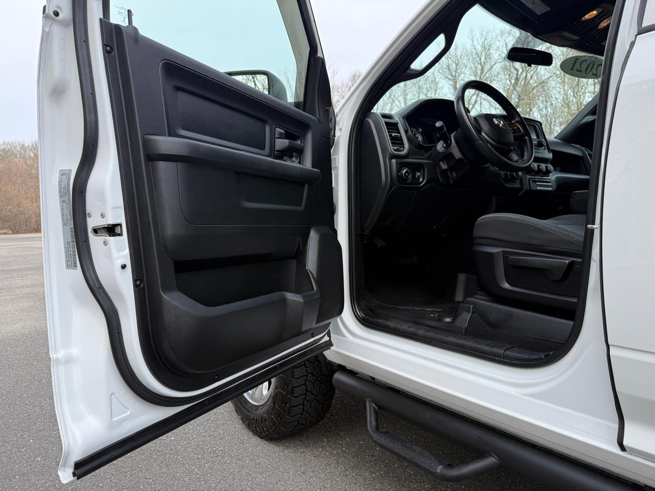 RAM 2500 Tradesman 4x4 Crew Cab 6'4" Box 2021