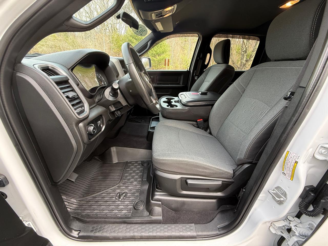 RAM 2500 Tradesman 4x4 Crew Cab 6'4" Box 2021