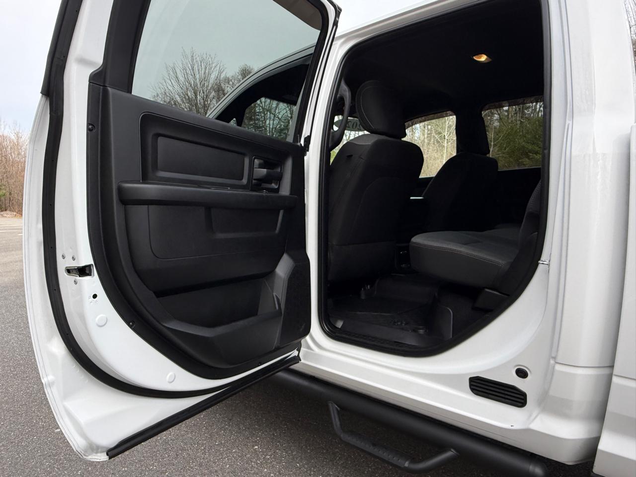 RAM 2500 Tradesman 4x4 Crew Cab 6'4" Box 2021